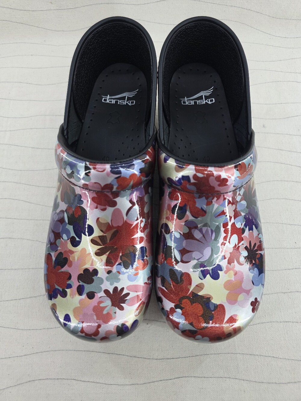 Dansko Womens Professional Patent Leather Boho Flower Clogs Sz 40 EU (9.5-10US) - Picture 3 of 12